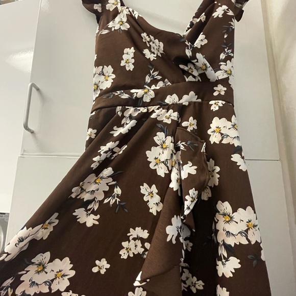 Beautiful floral dress for summer events - Picture 1 of 6